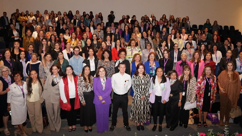 Impulsa Centro de Evolución Digital emprendimiento femenino con 10000 Mujeres por México